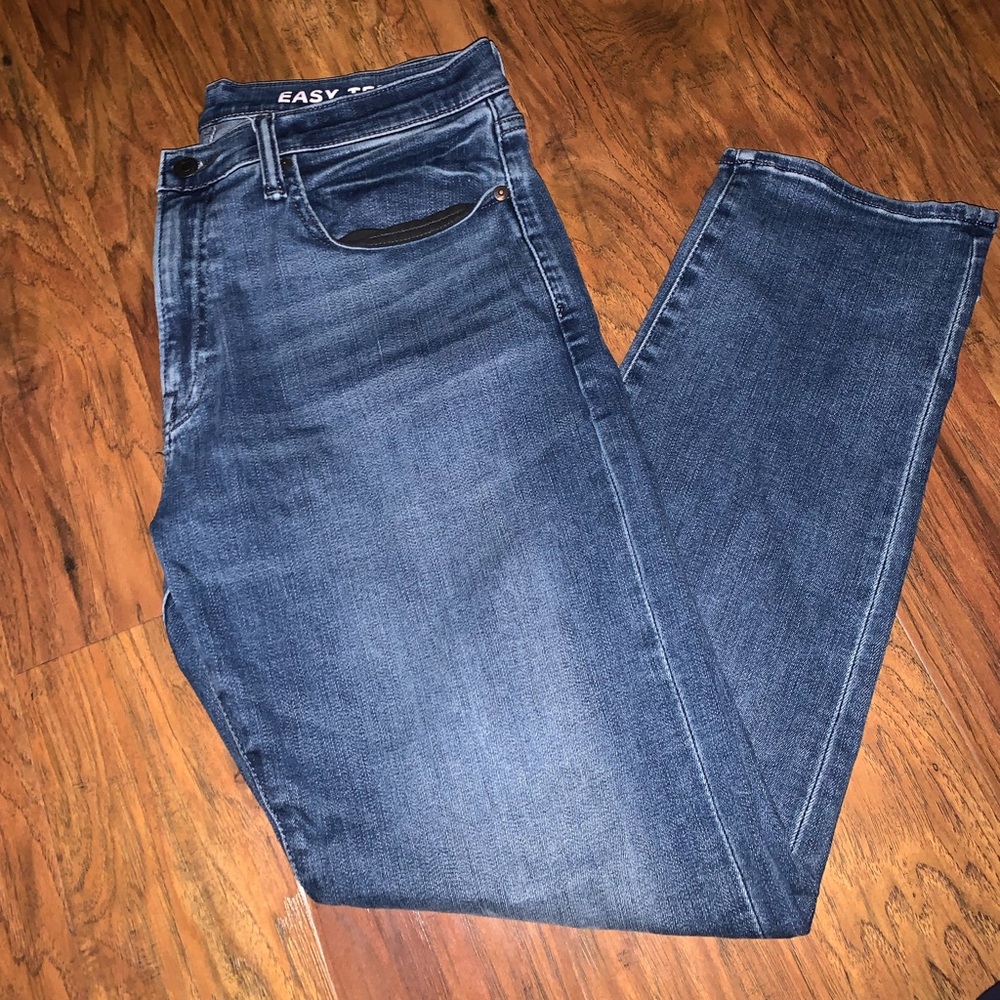 Men’s Gap Athletic Taper Easy Temp Medium Washed Jeans